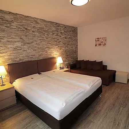 Ξενοδοχείο Garni 3*