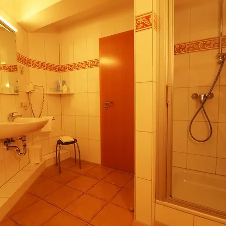 Garni ツェーフェン